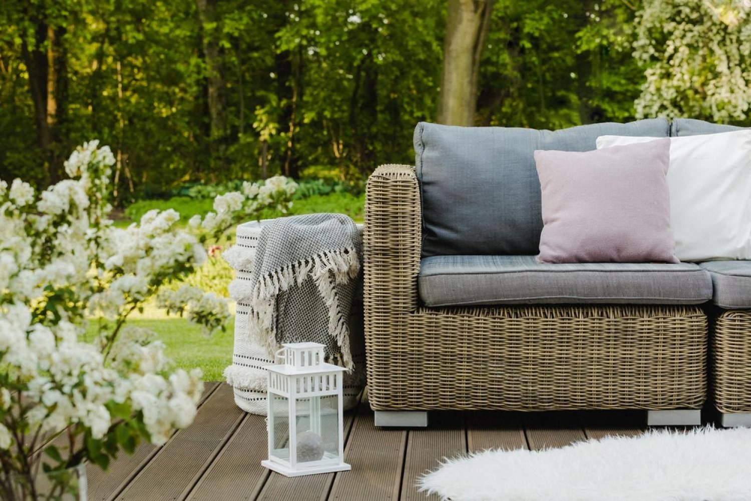 How to Choose the Right Sofa Rental for Your Event in Dubai
